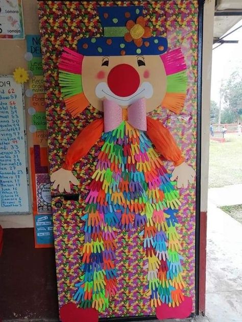 Preschool Decoration Ideas, Preschool Decoration, School Hallway Decorations, Classroom Christmas Crafts, Classroom Decoration Ideas, School Wall Decoration, Door Decorations Classroom Christmas, Carnival Crafts, Circus Crafts