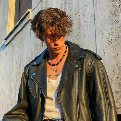 alex presley aesthetic. tv series in my fame dr. Rockstar Outfits Men, Rockstar Outfit Men, Rockstar Aesthetic Outfits, Rockstar Outfits, Aesthetic Tv, Rock Star Outfit, Rockstar Style, Rockstar Aesthetic, Biker Aesthetic