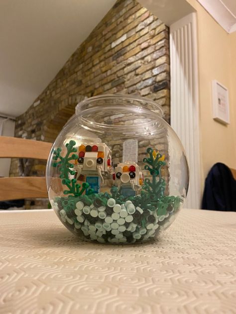 Lego Koi Fish Bowl, Lego Goldfish Bowl, Lego Desk Decor, Lego Koi Fish, Lego Fish Bowl, Lego Goldfish, Lego Fish Tank, Cute Legos, Lego Fish