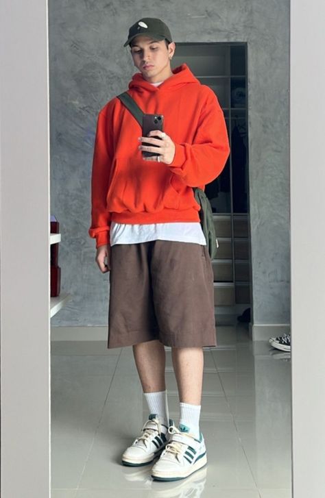 Hoodie Outfit Men, Town Outfits, Male Outfits, Orange Polo Shirt, Polo Shirt Outfits, Polo Outfit, Cap Outfit, Outfit Hoodie, Green Cap