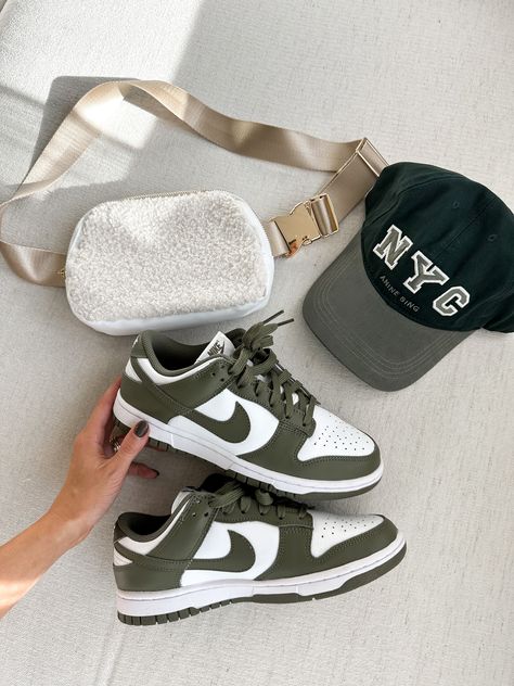 Nike Dunk Lows, Dunk Lows, Nike Shoes Women Fashion, Shoes For School, Trendy Shoes Sneakers, Nike Fashion Shoes, Preppy Shoes, Pretty Shoes Sneakers, All Nike Shoes