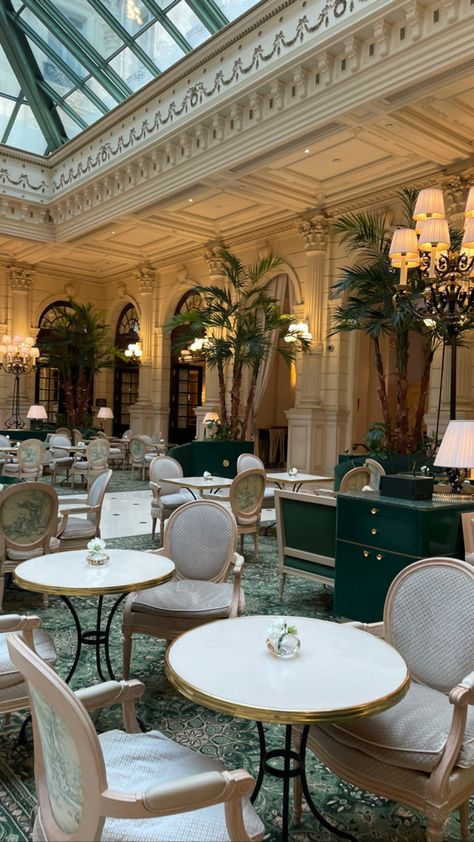 Luxury Cafe Aesthetic, Neoclassical Restaurant, French Restaurant Interior, Italian Restaurant Interior, Luxury Cafe, Modern Restaurant Design, Classic Restaurant, Cafe Terrace, Modern Restaurant