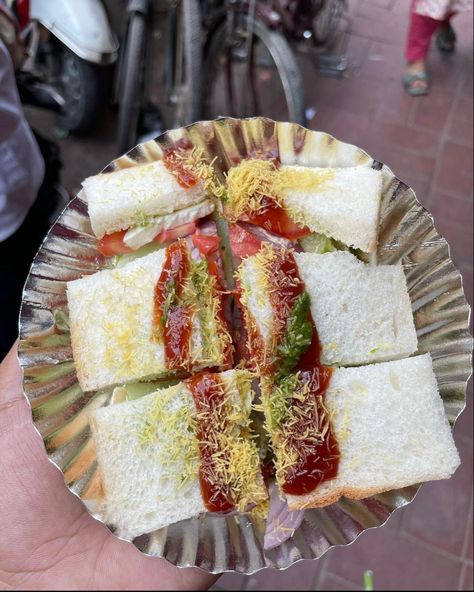 #recipe #foodporn #foodgram #foodgasm #streetstyle #aesthetic #tastyfood #random #snap #streak #sandwich Sandwich Snap, Veg Sandwich, Streetstyle Aesthetic, Chandni Chowk, Snap Streak, Group Photo, Eat Local, Street Food, Desi