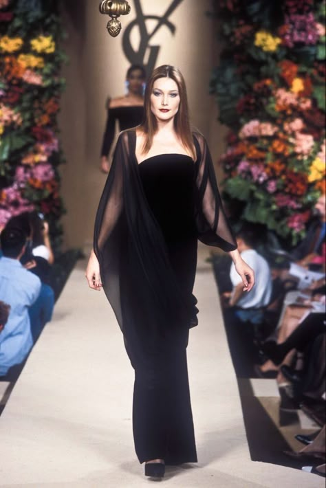 Ysl Runway, Gown Aesthetic, Ysl Dress, Yves Saint Laurent Haute Couture, Saint Laurent Haute Couture, Yves Saint Laurent Couture, Runway Gowns, Runway Fashion Couture, 90s Model