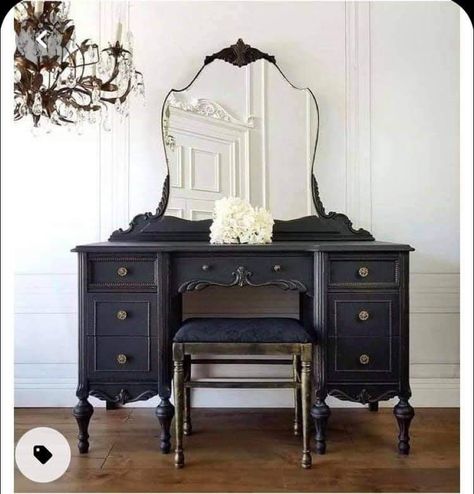 Black Vanity Makeup, Vintage Makeup Vanities, Matte Black Vanity, Vanity Makeup Table, Makeup Room Decor, Antique Vanity, Black Vanity, Vanity Makeup, Makeup Table