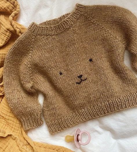 Cardigan Til Baby, Teddy Bear Sweater, Baby Mode, Bear Sweater, Baby Sweater Knitting Pattern, Pull Bebe, Baby Knitwear, Diy Vetement, Embroidered Sweater