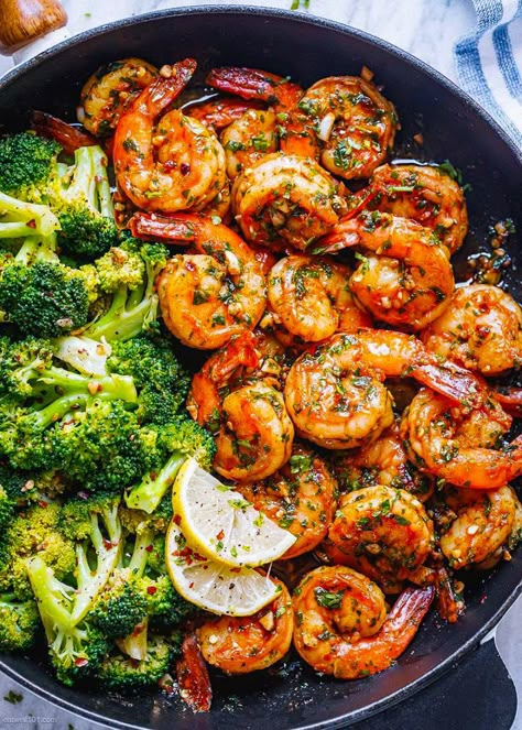 Garlic Butter Shrimp Jumbo Shrimp Recipes Easy, Garlic Butter Shrimp Recipes, Garlic Herb Shrimp, Butter Garlic Shrimp, Buttered Shrimp, Buttered Shrimp Recipe, Christmas Diner, Best Shrimp Recipes, Grilled Shrimp Recipes