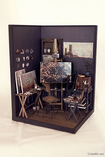 Diorama Art Miniatures, Mini Art Studio, Cercei Din Lut Polimeric, Art Diorama, Diorama Art, Room Box Miniatures, Hantverk Diy, Bookshelf Art, Mini Doll House