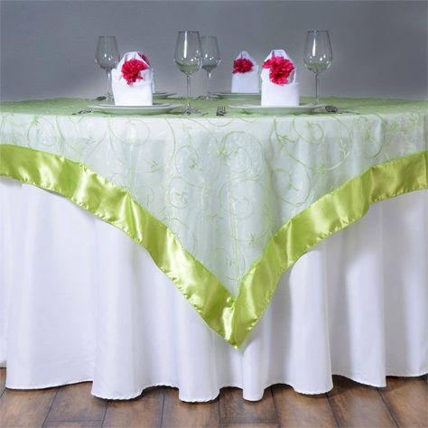 Wedding Table Overlays, Crown Candle Holder, Green Wedding Decorations, Feather Centerpieces, Green Tablecloth, Tafel Decor, Table Overlays, Standing Candle Holders, Party Catering