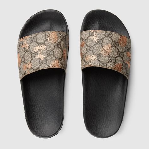 Shop the Women's berry print slide in beige at GUCCI.COM. Enjoy Free Shipping and Complimentary Gift Wrapping. Gucci Slides Women, Designer Slides Women, Man Slippers, Berry Print, Luxury Sandals, Brand Sandals, Gucci Slides, Designer Slides, Men Slides