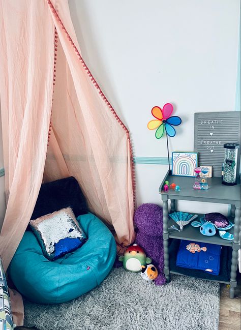 Play Therapy Office Set Up, Child Therapist Office, Therapy Playroom, Play Therapy Office, Play Therapy Room, Play Therapist, Adverse Childhood Experiences, Counselor Office, Therapist Office