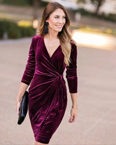 This gorgeous velvet dress would be perfect for an office Christmas party outfit, a fancy Christmas dinner outfit or could even carry over for a New Years Eve outfit. And it would pair beautifully with a pendant and statement earrings. #holidayoutfits #holidays #holidayfashion #Christmasoutift #Christmasfashion #winterfashion #holidayoutfitinso #holidaystyle Dressing For Thanksgiving, Christmas Dinner Outfit, Anna Campbell Wedding Dress, Different Types Of Dresses, Cocktail Dress Holiday, Thanksgiving Dress, Night Beauty, Velvet Wrap Dress, Gaun Fashion