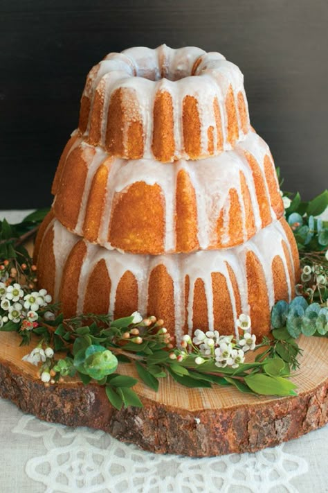 Create a beautiful Bundt cake display for your next special event or wedding. Bundt Cake Pans, Bundt Pans, Buckwheat Cake, Cake Pan Set, Bundt Cake Pan, Zucchini Cake, Salty Cake, Savory Cakes, Crazy Cakes