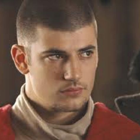 Viktor Krum Victor Krum, Stanislav Ianevski, Viktor Krum, Harry Potter Goblet, Hp Movies, Potter Wallpaper, Harry Potter Icons, Images Harry Potter, Hogwarts Aesthetic