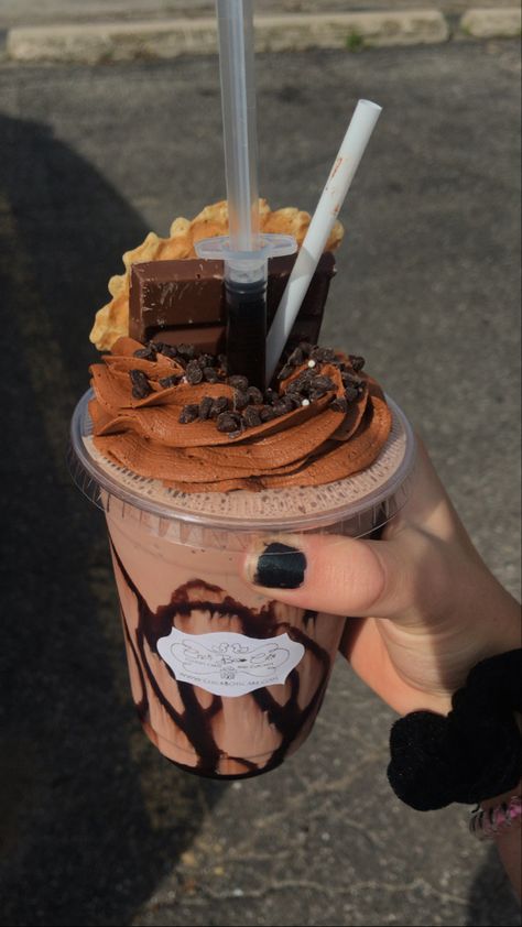 #delicious #chocolate #food #drink #aesthetic Chocolate Milkshake Aesthetic, Cold Chocolate Drinks, Milkshake Aesthetic, Cold Chocolate, Drinks Aesthetic, Drink Aesthetic, Chocolate Food, Chocolate Milkshake, Chocolate Drinks