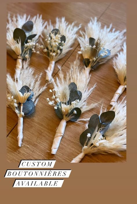 Boho Groomsmen, Pampas Grass Arrangement, Dried Flower Bouquet Wedding, Grooms And Groomsmen, Rustic Beach Wedding, Flower Boutonniere, Boho Wedding Bouquet, Feuille Eucalyptus, Boho Wedding Flowers