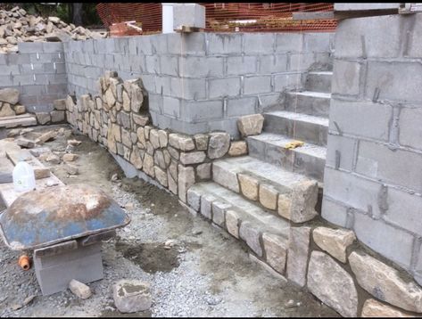 Stone Wall Outside, Build Stone House, Stone Wall Garden Ideas, Building A Stone Wall, Stone Walls Garden, Landscaping Retaining Walls, Outdoor Stone, Stone Masonry, Front Yard Landscaping Simple