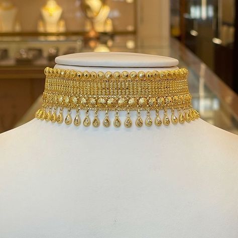 Gold Indian Rings, Trending Gold Necklace Designs, Gold Jewelry Indian Wedding, Necklace Designs Gold Indian, Traditional Gold Necklace, Gold Necklace Design, Light Weight Gold Jewellery, Indian Gold Necklace Designs, Indian Gold Jewellery Design