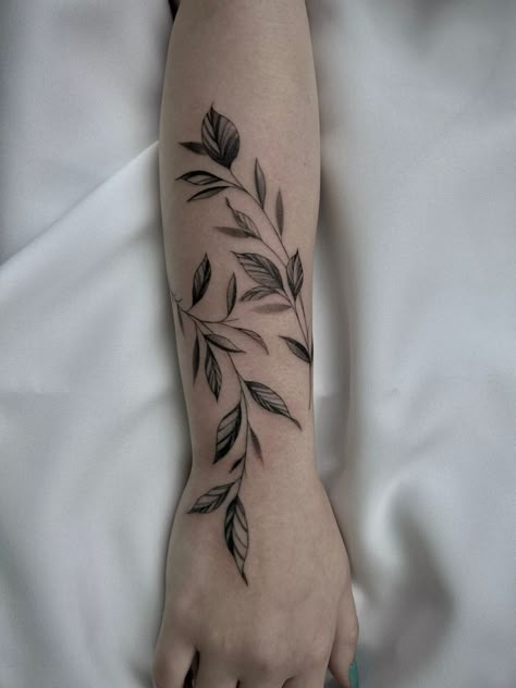 Hand Vine Tattoo, Leaf Tattoo Ideas, Maple Leaf Tattoos, Lower Arm Tattoos, Fern Tattoo, Leaf Tattoo, Branch Tattoo, Hand And Finger Tattoos, Beautiful Flower Tattoos