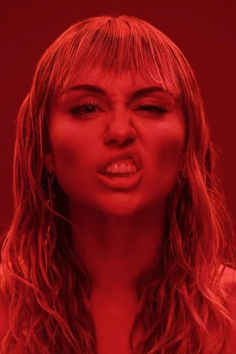 Miley Cyrus News, Hannah Montana, Inspiring People, Red Aesthetic, Inspirational People, Miley Cyrus, Disney Channel, Grease, Mother Daughter