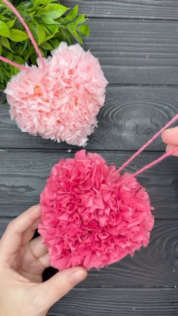 Paper Flowers Valentines Day, Tissue Paper Valentine Craft, Paper Heart Flower Craft, Valentines Day Tissue Paper Crafts, Tissue Paper Hearts, Valentine’s Day Orgami, Craft Heart, Tissue Paper Craft, Studio Diy