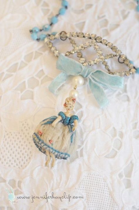 Marie Antoinette Jewelry, Marie Antoinette Aesthetic, Marie Antoinette Style, Knit Handbag, Shabby Chic Jewelry, Found Object Jewelry, Jewelry Repurposed, Sweet Necklace, Fashion Embroidery