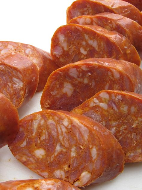 Portuguese Sausage Recipe, Homemade Bratwurst, Cured Meat Recipes, Sausage Making Recipes, Portuguese Sausage, Pork Sausage Recipes, Homemade Sausage Recipes, Meat Restaurant, Hawaii Magazine