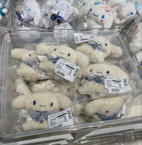 Sanrio cinnamoroll plushie Jasmine Clothes, Anime Bad, Y2k Photos, Sanrio Plush, Cute Blue Wallpaper, Juuzou Suzuya, Sanrio Cinnamoroll, Smooth Operator, Human Male