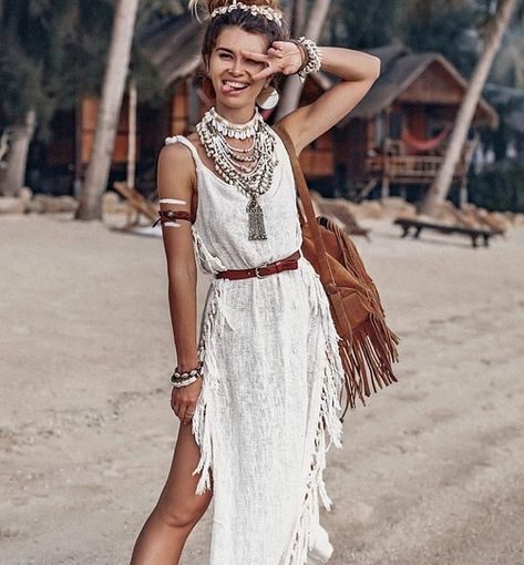 Summer Vibes ✌✌ ⚊⚊⚊⚊⚊⚊⚊⚊⚊⚊⚊ 💕Double tap if you like 📌Follow for more 💡Turn on notifications for daily updates #bohohippiechic #bohohippie… Alisa Belochkina, Boho Style Inspiration, Bohemian Dresses, Bohemian Style Dresses, Boho Hippie Chic, Boho Girl, The Bohemian, Festival Looks, Total Look