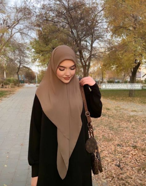 Long Shawl, Chiffon Hijab, Hijabi Fashion Casual, Hijab Scarf, Fashion Hijab, Hijab Fashion Inspiration, Hijabi Fashion, Beautiful Summer, Scarfs