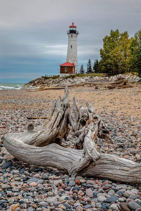 Spa Artwork, Crisp Point Lighthouse, Beach Sculpture, Ocean Beauty, Lighthouse Lighting, Lighthouses Photography, Lighthouse Pictures, Southern Sayings, Beautiful Lighthouse