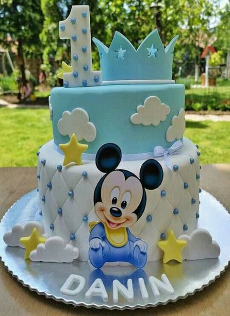 Mickey Mouse Cake Ideas, Mickey Mouse Torte, Mouse Cake Ideas, Baby Mickey Cake, 1st Birthday Cake Designs, Mickey Birthday Cakes, Γενέθλια Mickey Mouse, Décoration Baby Shower, Boys First Birthday Cake