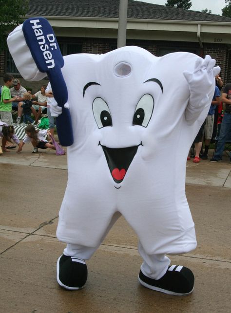 cute tooth costume!  Repinned by www.greenbrierdental.com Tooth Costume, Zoo Boo, Dentist Art, Kids Fancy Dress, Fancy Dress Competition, Activation Ideas, Parade Ideas, Cute Tooth, Dental Teeth