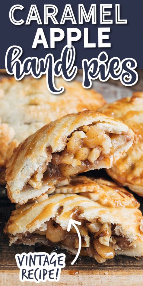 Caramel Apple Hand Pies, Bake Apples, Savory Hand Pies Recipes, Fruit Hand Pies, Hand Pies Savory, Caramel Dessert, Peach Dessert Recipes, Hand Pie Recipes, Apple Hand Pies