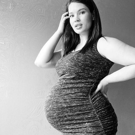 Three days overdue Tara Lynn Model, Tara Lynn, Ashley Graham, Three Days, Mother And Child, R A, A R, Sleeveless Dress, High Neck Dress