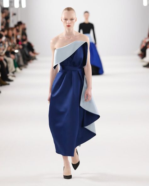 Carolina Herrera's Fall/Winter 2022 Collection Can Only Be Described As Operatic Carolina Herrera Ready To Wear, Wes Gordon, White Runway, Ball Skirt, Fall Winter Collection, Ready To Wear Collection, Winter 2022, Carolina Herrera, Corsets