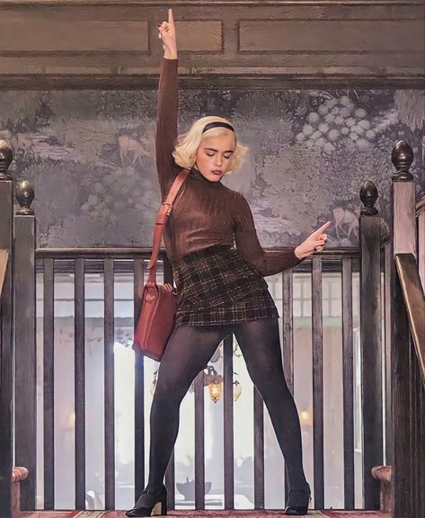 Kiernan Shipka Sabrina Outfits, Sabrina Spellman Shoes, Megancore Outfits, The Chilling Adventures Of Sabrina Spellman Outfit, Sabrina Spellman Outfit Inspiration, Sabrina Spellman Fashion, Sabrina Spellman Outfit 90s, Chilling Adventures Of Sabrina Outfits, Kiernan Shipka Sabrina