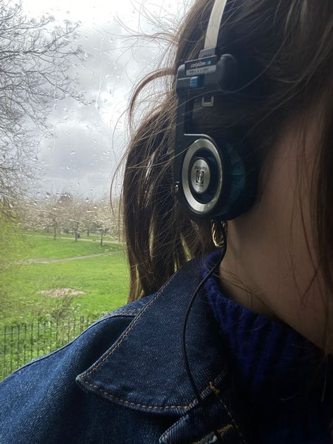 Headphones Vintage, Koss Porta Pro, Koss Headphones, Aesthetic Rainy Day, Retro Headphones, Small Headphones, Headphone Outfit, Retro Headphone, Rainy London