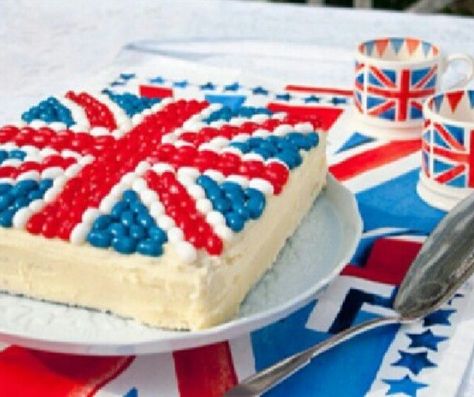 Uk flag cake Jubilee Food, Jelly Bean Cake, Union Jack Cake, Jubilee Cake, British Cake, British Tea Party, Belly Cakes, Jubilee Party, Jelly Belly Beans