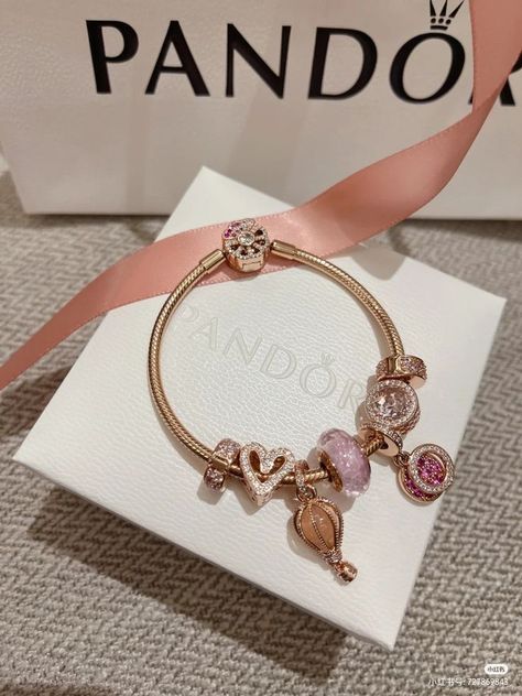 Pulsera Pandora Charms Ideas, Pandora Bracelet Aesthetic, Pandora Bracelet Ideas, Pandora Bracelet Charms Ideas, Girly Bracelets, Pandora Bracelet Designs, Pandora Rose Gold, Pandora Jewelry Charms, Expensive Jewelry Luxury