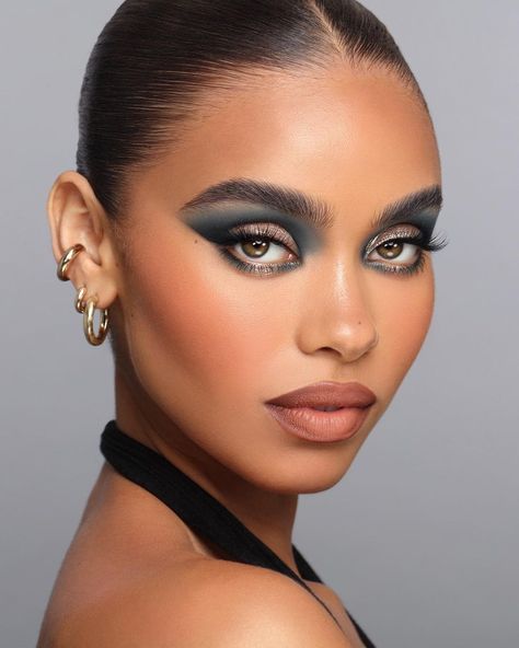 Gradient Makeup, Gradient Palette, Matte Concealer, African American Makeup, Eyeliner Color, Skin Tint, Girl Inspiration, Fenty Beauty, Artistry Makeup