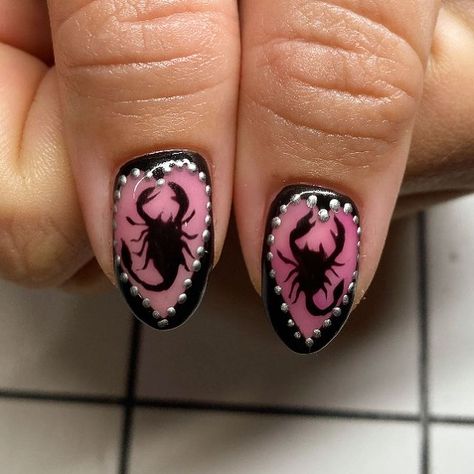 Natasha | Hand painted lil resin scorpions 🦂💕 @sissiofficial_ chrome gel for details @brillbirduk brush & go black art gel Inspo @reallyhotgirl ✨ | Instagram Nail Art Sketch, Scorpion Nail Art, Scorpio Season Nails, Scorpion Nails Designs, Scorpion Nails, Birthday Nails Scorpio, Scorpio Nails Designs, Scorpio Nails, Jewel Nails