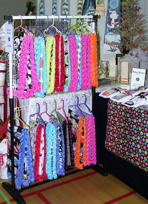 Blankets Market Setup Ideas, Blanket Display Ideas, Quilt Shop Displays, Craft Table Display, Market Setup, Blanket Display, Boogie Baby, Craft Booths, Vendor Booth Display