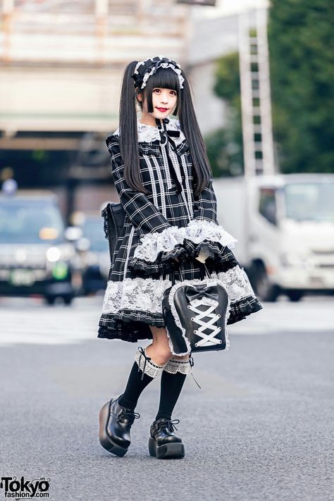 Dark Harajuku, H Naoto, Japanese Lolita Fashion, Gothic Harajuku, Noel Fielding, Harajuku Fashion Street, Lolita Outfits, Baby The Stars Shine Bright, Harajuku Style