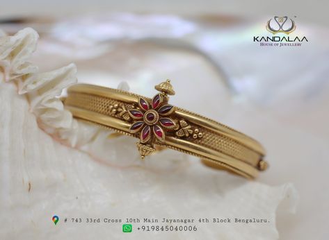 10grams Gold Bangles, Women Kada Designs Gold, Coorgi Bangle, Kada Designs Gold, Jalebi Necklace, Neetha Manoj, Simple Gold Bangle, Indian Gold Necklace Designs, Gold Kada