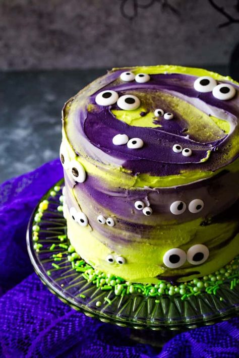 vertical shot of monster eye cake on green cake stand Spooky Smash Cake, Kids Cake Ideas, Soft Vanilla Cake, Monster Birthday Cake, Citrus Curd, Eye Cake, Fall Cakes Decorating, Halloween Cake Design, Halloween Cakes Easy