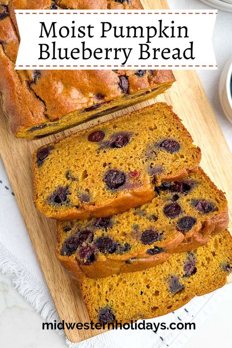 Pumpkin Blueberry Bread is soft and moist and filled with cozy pumpkin flavor, warm spices, and tons of juicy blueberries. It's the perfect treat to enjoy with a cup of coffee or as a delicious fall breakfast. rnrn Pumpkin Blueberry, Blueberry Pumpkin, Best Pumpkin Bread Recipe, Moist Pumpkin Bread, Pumpkin Recipes Easy, Mini Pumpkin Pies, Blueberry Desserts, Blueberry Bread, Easy Holiday Recipes