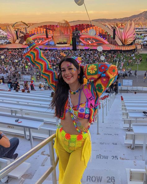 Rave Culture Fashion, Acl Festival Outfit, Rainbow Rave Outfit, Creative Wear, Festival Outfit Ideas, Rave Jewelry, Festival Fancy Dress, Rave Dress, Rave Fits