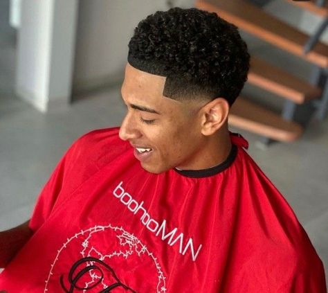 Jude Bellingham Hairstyle, Jude Bellingham Haircut, Afro Hair Fade, Black Man Haircut Fade, Low Cut Hairstyles, Fade Haircut Curly Hair, Low Taper Fade Haircut, Taper Fade Curly Hair, Afro Fade