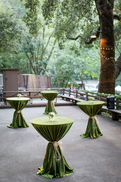 REAL WEDDING PHOTO: green nature inspired cocktail tables Barrel Tables, Cocktail Table Decor, Green Tablescape, Cocktail Party Decor, Cocktail Party Themes, Green Event, Green Tablecloth, Green Bar, Green Cocktail